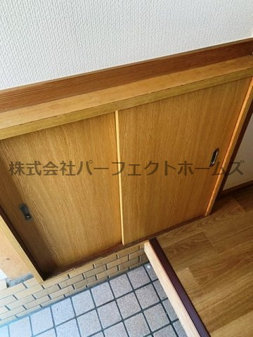 枚方市高野道１丁目の一戸建ての設備|下駄箱付き