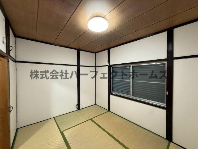 枚方市高野道１丁目の一戸建ての和室|明るい和室です