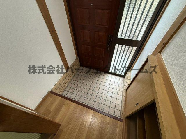 枚方市高野道１丁目の一戸建ての玄関|落ち着いた玄関です