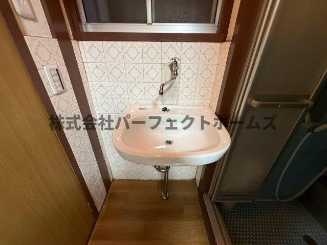 枚方市高野道１丁目の一戸建ての独立洗面台|洗面台です