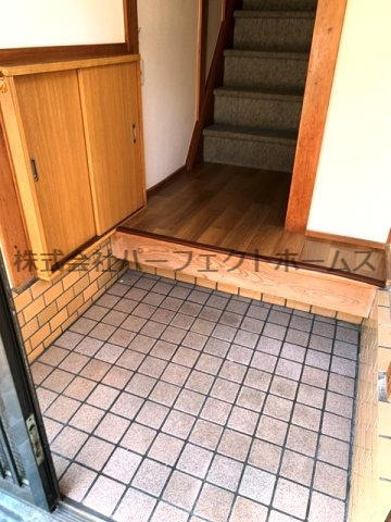 枚方市高野道１丁目の一戸建ての玄関|シンプルで使いやすい玄関です