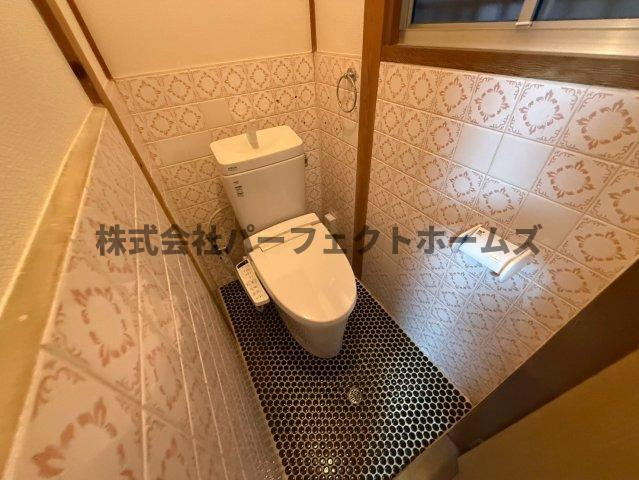 枚方市高野道１丁目の一戸建てのトイレ|シンプルで使いやすいトイレです