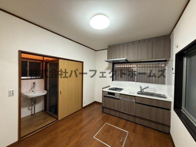 枚方市高野道１丁目の一戸建てのキッチン|ダイニングキッチンです