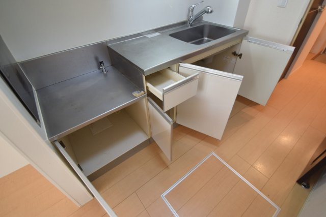 コスモ　ガーデンのキッチン|キッチン収納