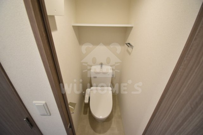 【トイレ】 | グランカリテ北梅田　仲介手数料無料 | 落ち着いた色調のトイレです