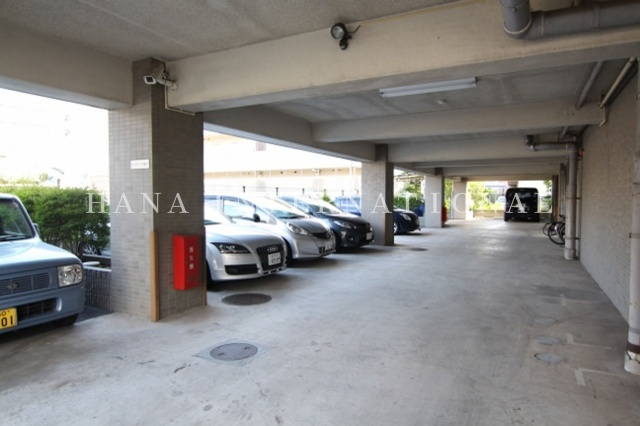 ウェルフェア富浜の駐車場