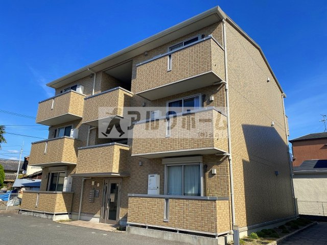 レフィナードカルチェD棟の外観