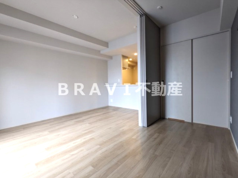 アーバネックス大阪城北 BRAVI不動産の寝室|【アーバネックス大阪城北】朝日の良く入る寝室