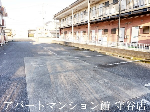 カーサ水海道の駐車場