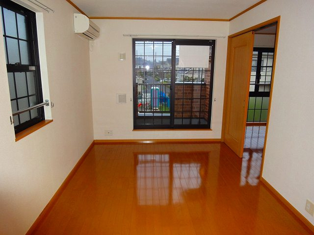 サンリットスクエアBの居間・リビング