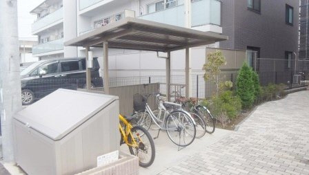 プレジャーのその他共用部分|敷地内に自転車置き場あります