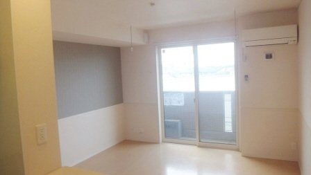 プレジャーの居間・リビング|リビングにエアコン付きです