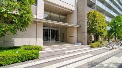 【エントランス】 | シャリエ鶴見緑地エルグレース | きちんと管理されているエントランスです。