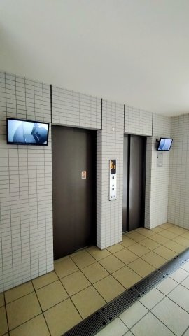 シャリエ鶴見緑地エルグレースのその他共用部分|エレベーターはモニター付きで安心です♪