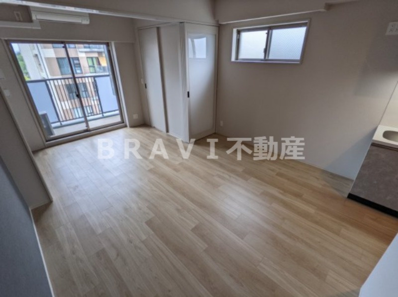 アーバネックス大阪城北 BRAVI不動産の洋室|【アーバネックス大阪城北】間仕切りで仕切ることも可能なリビング