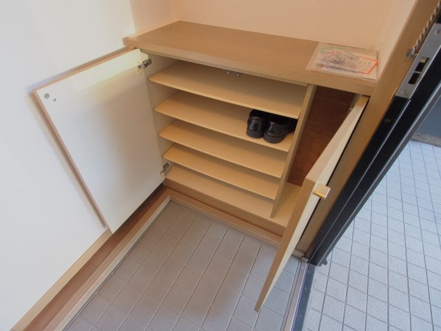 コートピア堀田の玄関