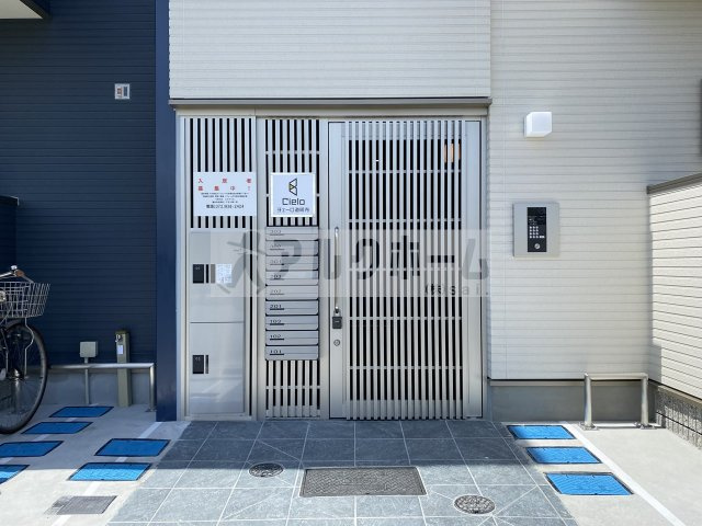 チェーロ道明寺のエントランス