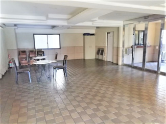 【エントランス】 | エントランスホールは清潔で明るい雰囲気を醸し出し、お住まいの方を心地よくお迎えます♪