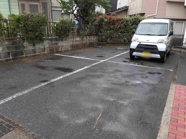 アラモード・ドゥの駐車場