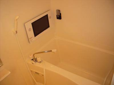 セレーノ御前蛸薬師の浴室|ＴＶ付きバス