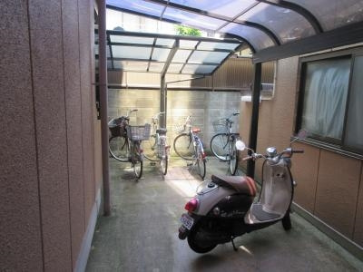 エクシード西院Ⅱの駐車場|駐輪場