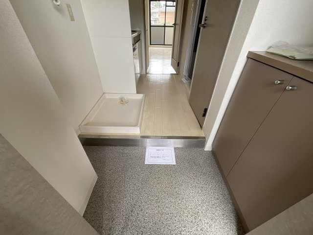 【玄関】 | クレセントヒル | 明るい玄関です