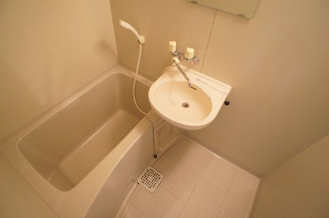 【浴室】 | クレセントヒル | コンパクトで使いやすいお風呂です