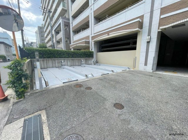 エステムプラザ江坂公園エイジアム　仲介手数料無料の駐車場