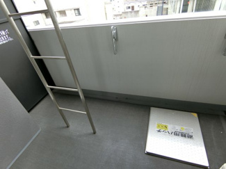 【バルコニー】 | サムティ神戸BENIR | 開放的で明るい空間を演出してくれるバルコニーです