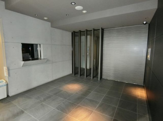 【エントランス】 | サムティ神戸BENIR | 清潔なエントランスです