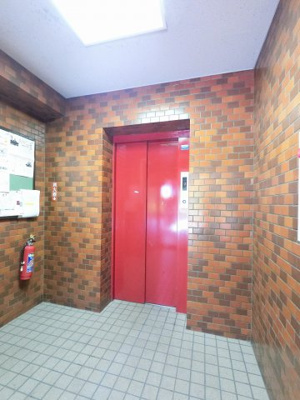 【その他共用部分】 | ライオンズマンション川崎第８ | お買い物時やベビーカーの出し入れに便利なエレベーター付です。