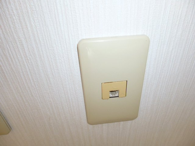 総社市真壁のアパートの設備|電話モジュラー