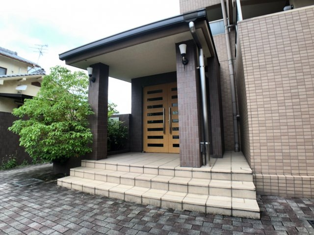 ガーデンパレス久宝寺のエントランス