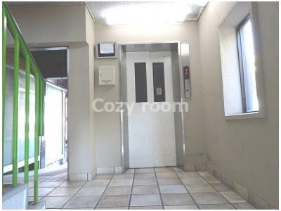 【その他共用部分】 | 松籟マンション | １階のエレベーター（防犯カメラ付き）