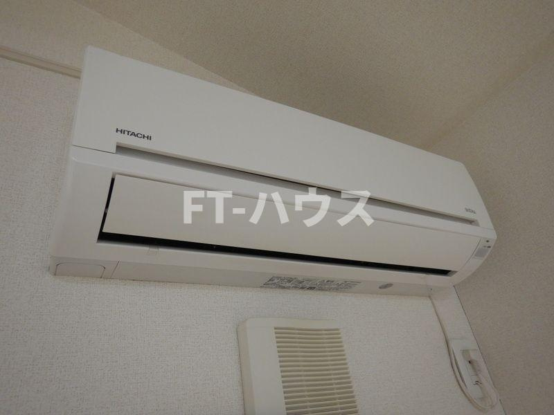 プリーネの設備|窓付きの換気の良いキッチンです