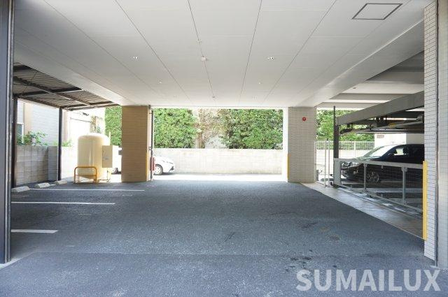 熊本市中央区水前寺公園の賃貸マンションの駐車場