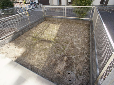 【庭】 | ヴィヴァーチェⅢ | うれしい専用庭付き！日当たり良好です♪