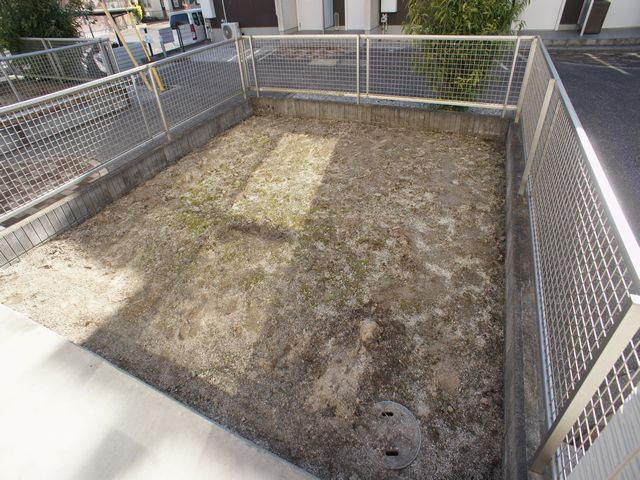 【庭】 | ヴィヴァーチェⅢ | うれしい専用庭付き！日当たり良好です♪