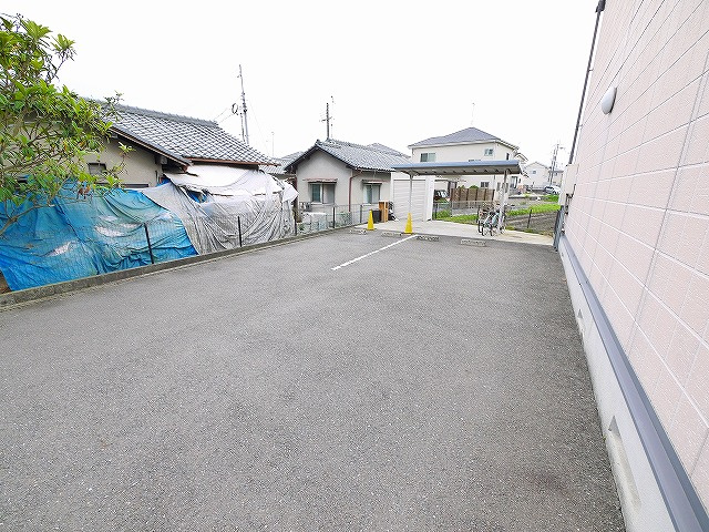 アネックス中山の駐車場