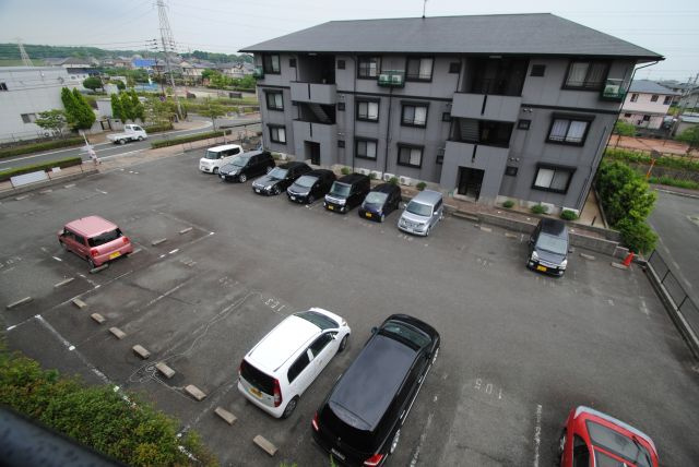 シャンポールの駐車場