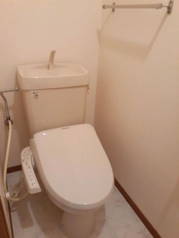 【トイレ】 | カーサグランデ片山 | 落ち着いた色調のトイレです
