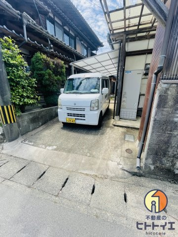 久泉貸家の駐車場|軽自動車が2台停めれます
