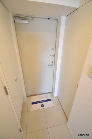レジディア江坂　仲介手数料無料の玄関