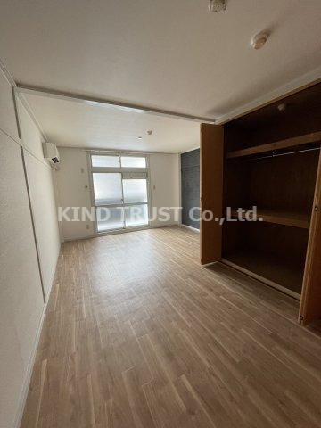 山﨑マンション長柄中の居間・リビング|使いやすい居間です