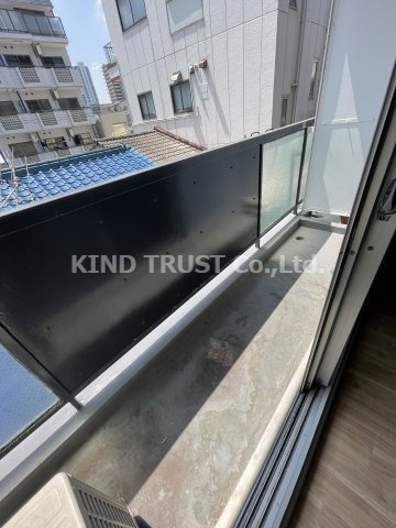 山﨑マンション長柄中のバルコニー|お洗濯にも便利なバルコニー付き