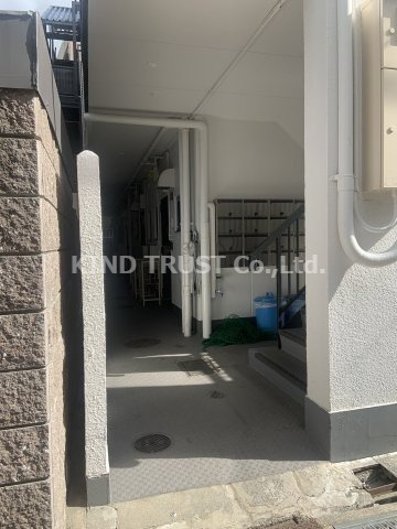 山﨑マンション長柄中のエントランス|ゆとりのあるエントランスです