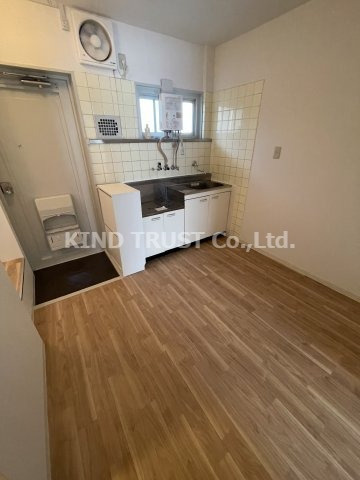 山﨑マンション長柄中の居間・リビング|使いやすい居間です