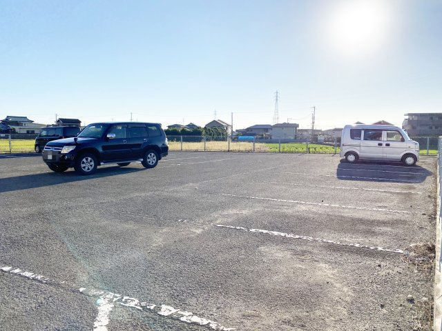 ふじハイツＢ号棟の駐車場