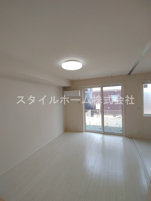 【居間・リビング】 | ローゼンハイム | 別部屋写真です。
