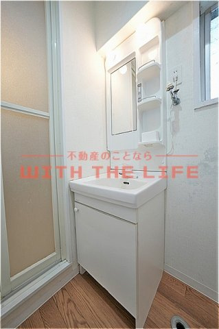 マンションセンチュリー【10,000円キャッシュバック対象物件】の独立洗面台|きれいな玄関です